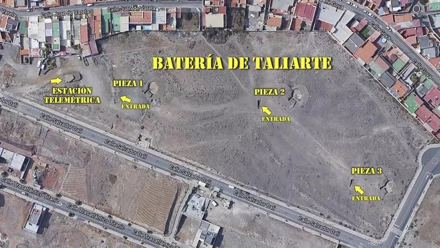 Vista aérea de la batería militar de Taliarte con la estación telemétrica y sus tres piezas de artillería. Imagen: Juan José Díaz Benítez.